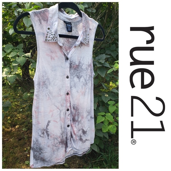 Rue21 Tops - 🔥5/$20🔥 Rue 21 Pink Gray Tie Dye Button Up